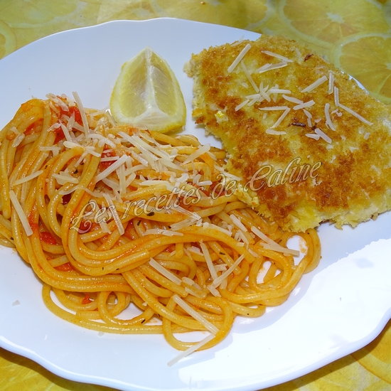 Escalope de dinde à la milanaise &amp; spaghetti avec une sauce tomate &amp; du fromage italien (hellofresh01